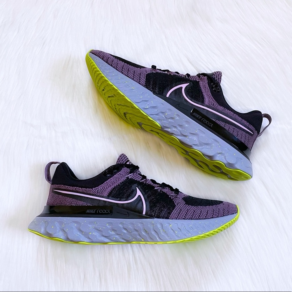 Nike Women’s React Infinity Run Flyknit 2 Trainers - Picture 4 of 9